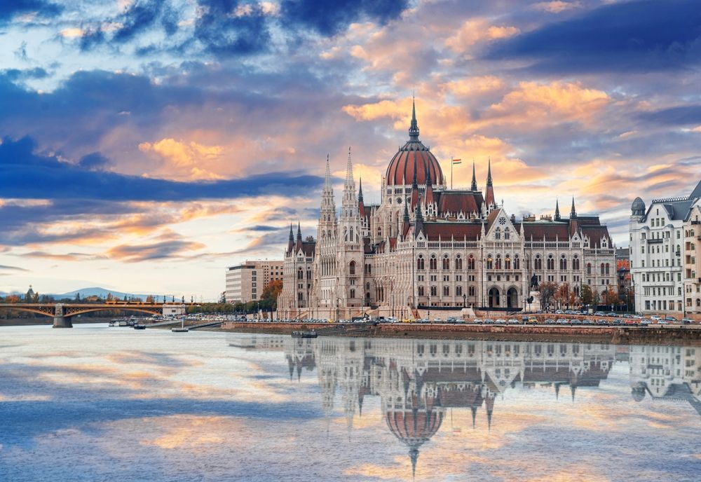 https://assets.mymaggie.ai/uploads/Cover_budapest_28cacaa892.jpg local